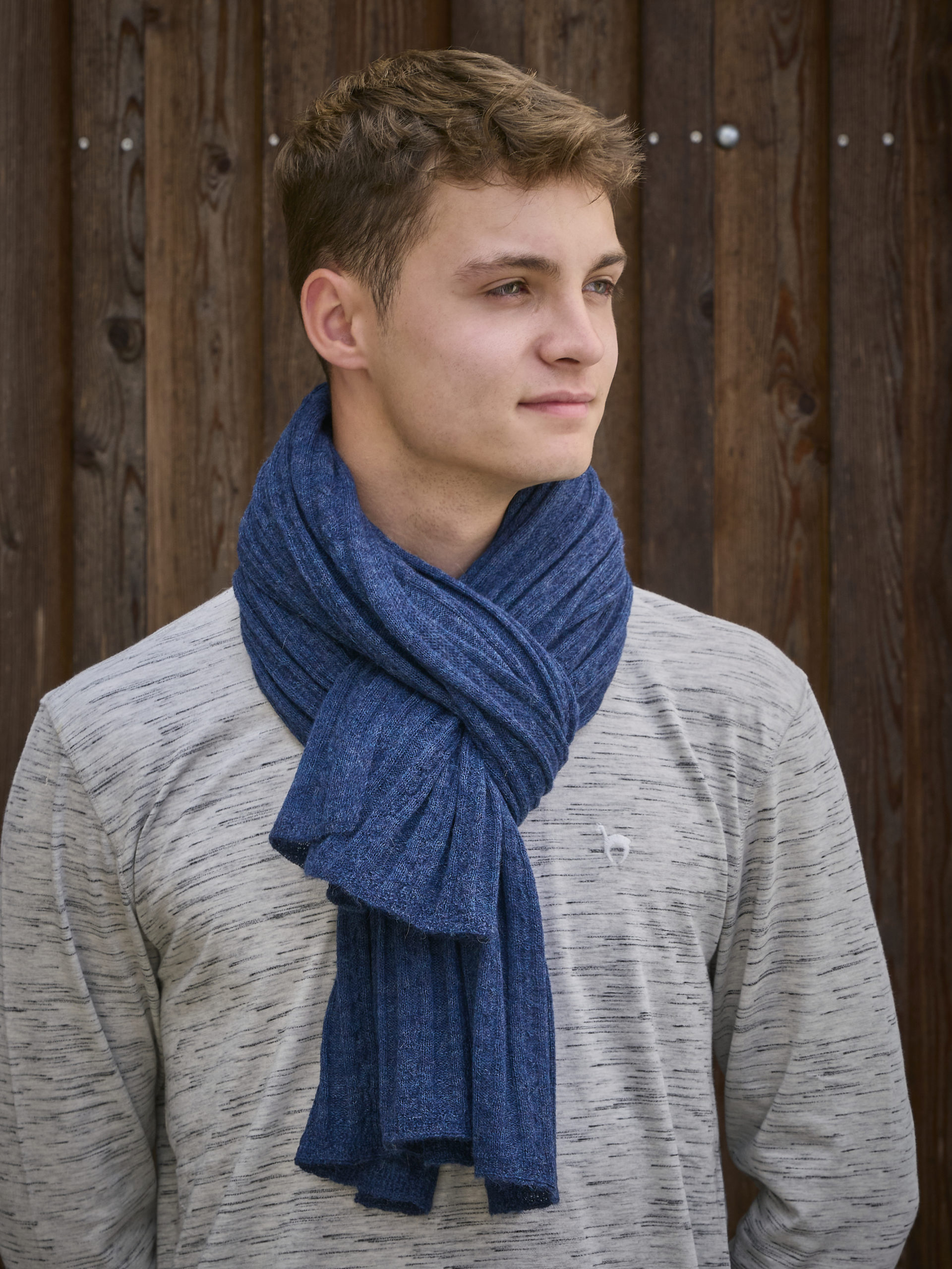 Schal/Stola aus Babyalpaka in blau mit Zopfmuster