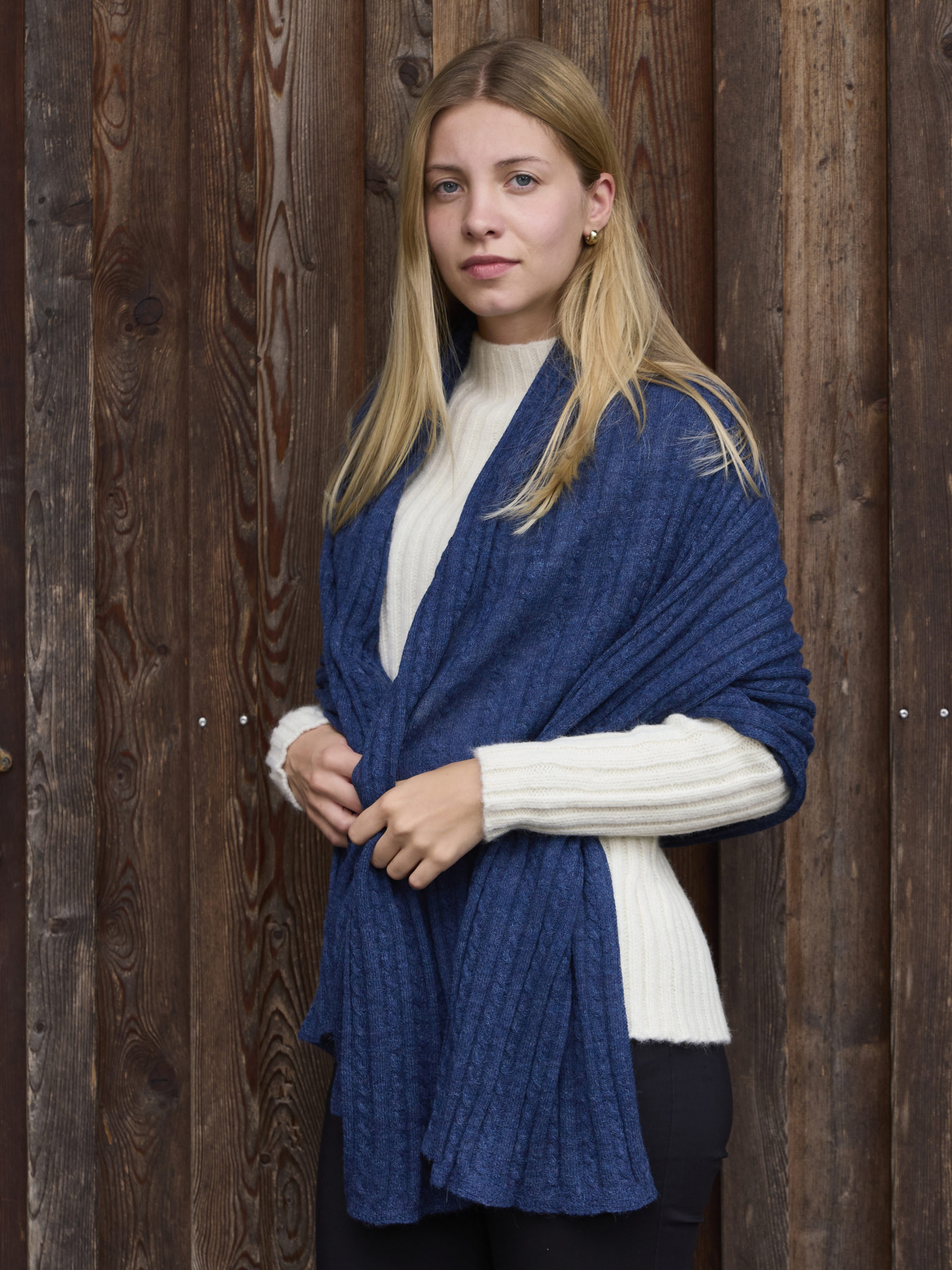 Schal/Stola aus Babyalpaka in blau mit Zopfmuster