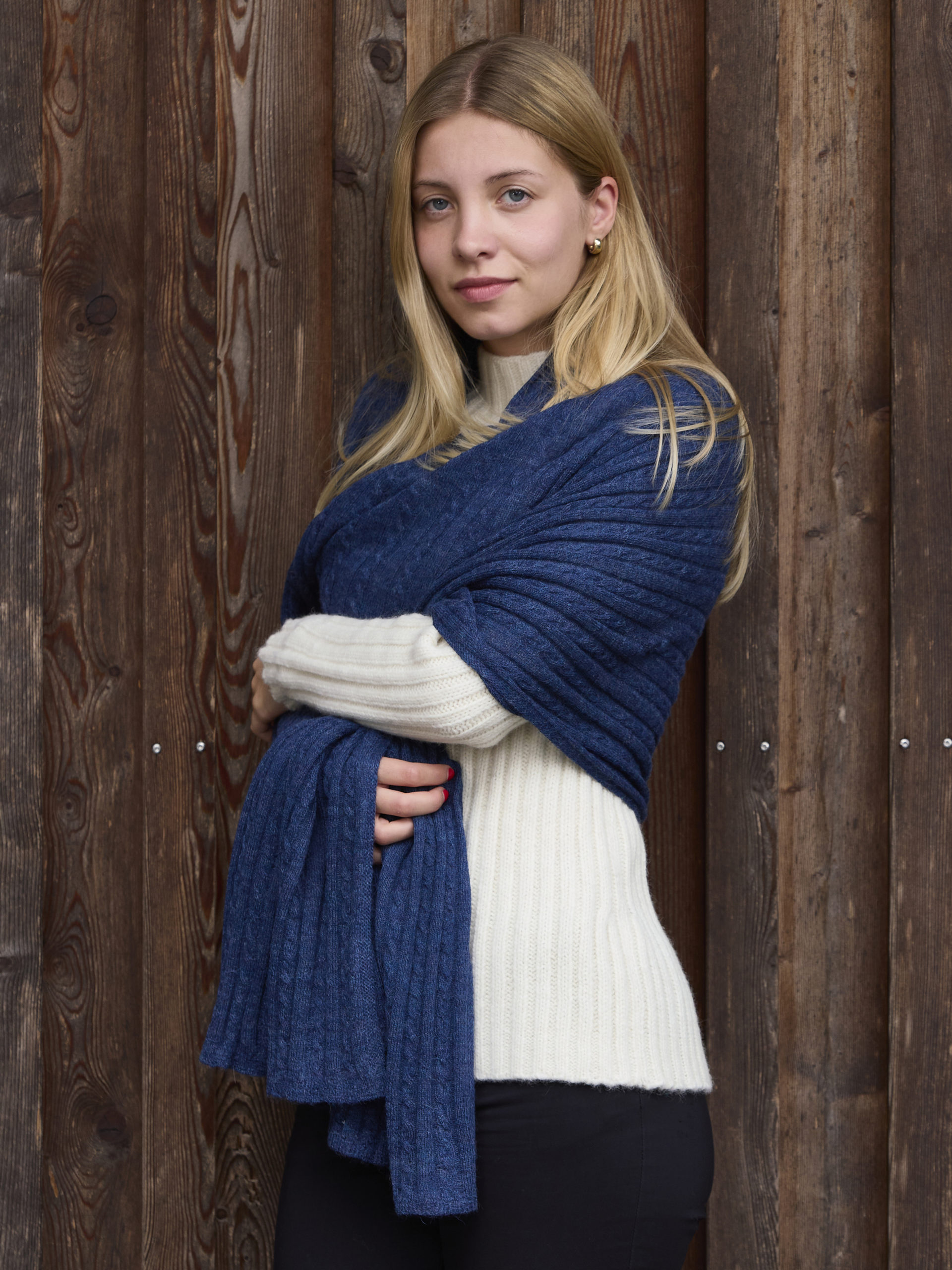 Schal/Stola aus Babyalpaka in blau mit Zopfmuster