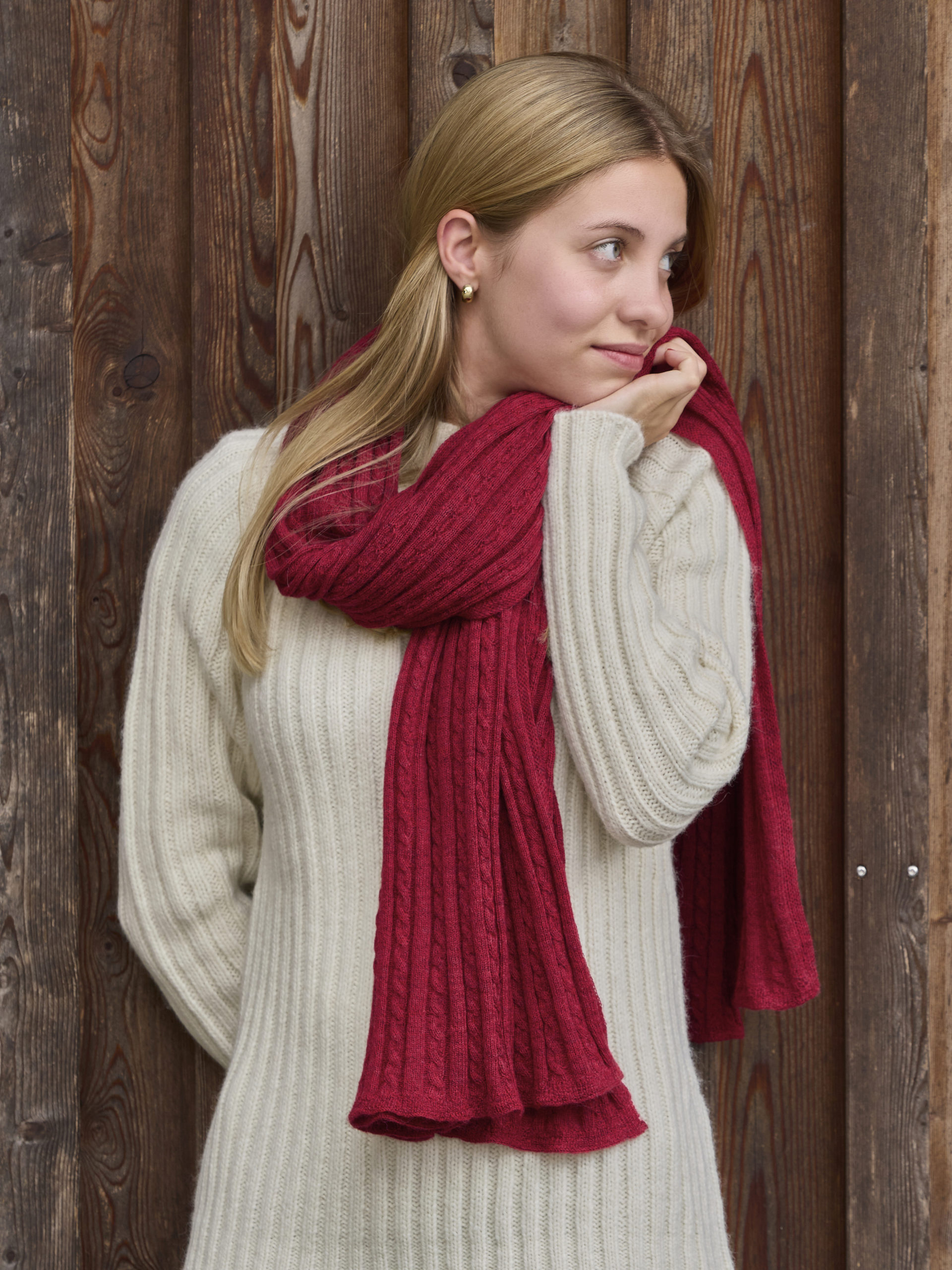 Schal/Stola Suave aus Babyalpaka in rot mit Zopfmuster