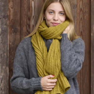 Schal/Stola Suave aus Babyalpaka in gelb mit Zopfmuster