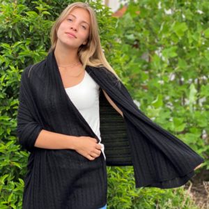 Schal/Stola aus Babyalpaka in schwarz mit Zopfmuster