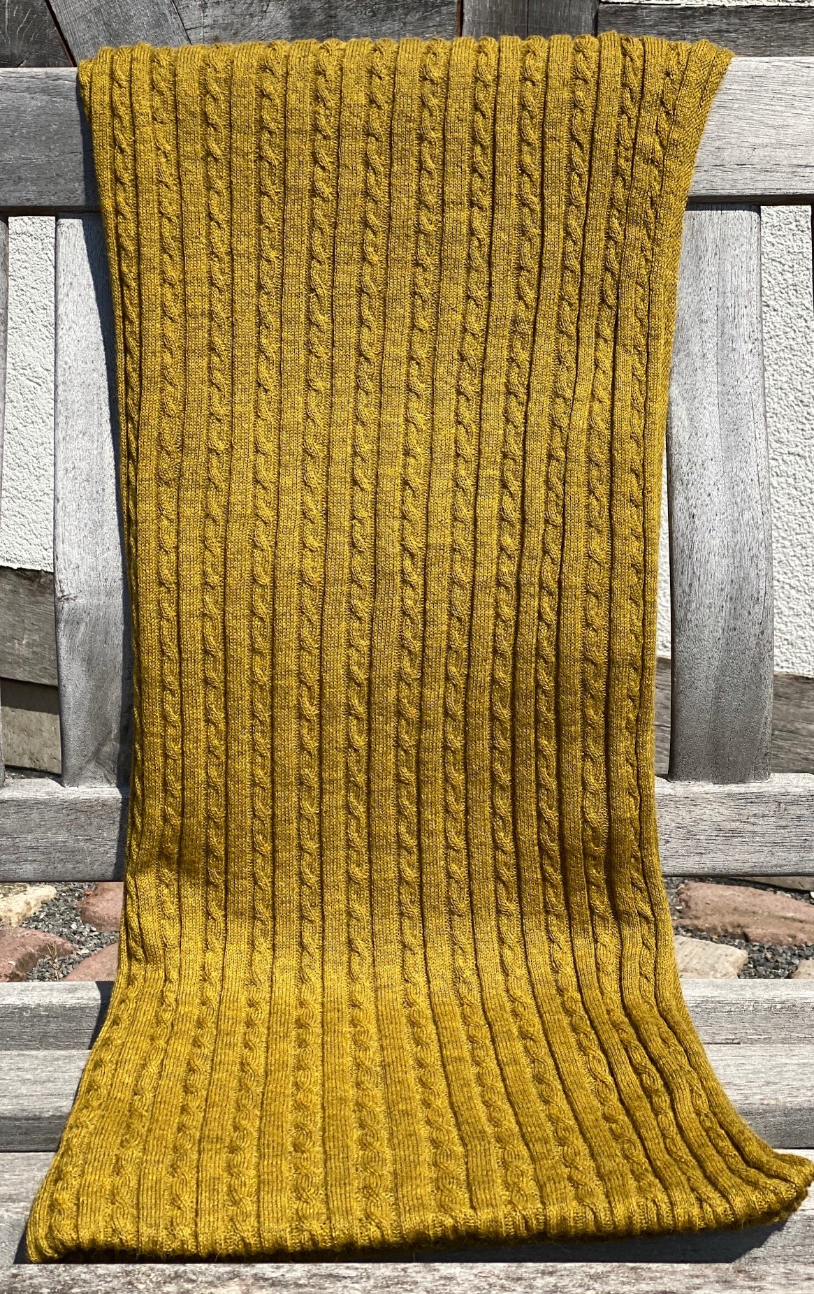 Schal/Stola Suave aus Babyalpaka in gelb mit Zopfmuster